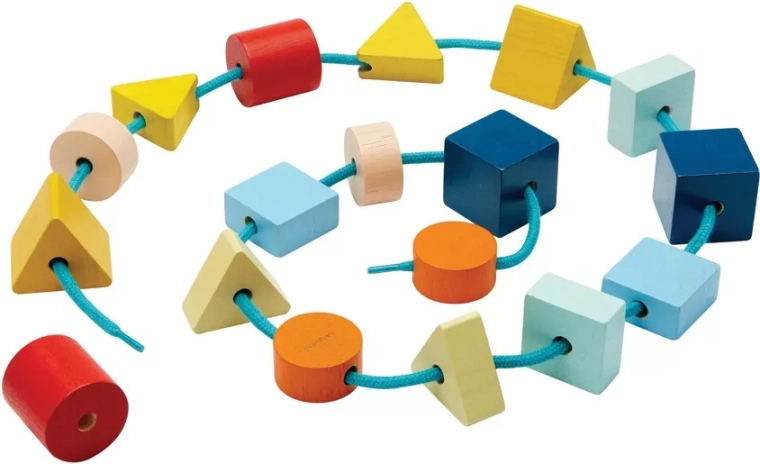 Perline da infilare PlanToys – forme geometriche