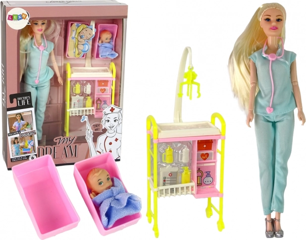 Bambola medica con capelli lunghi e accessori