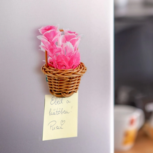 Decorazione magnetica con fiori artificiali in cestino - 1 pezzo