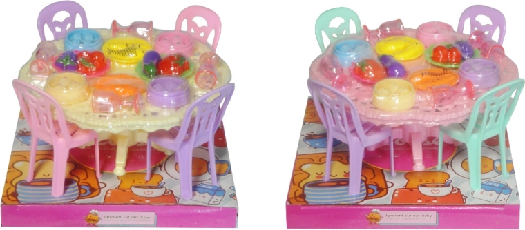 Set di mobili per bambole – tavolo e sedie in colori pastello
