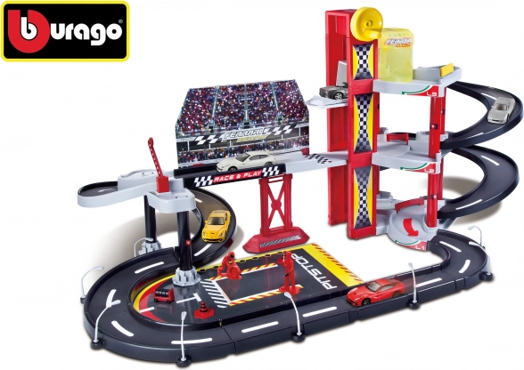Bburago Ferrari Race & Play – garage con pista da corsa e macchinina 1:43