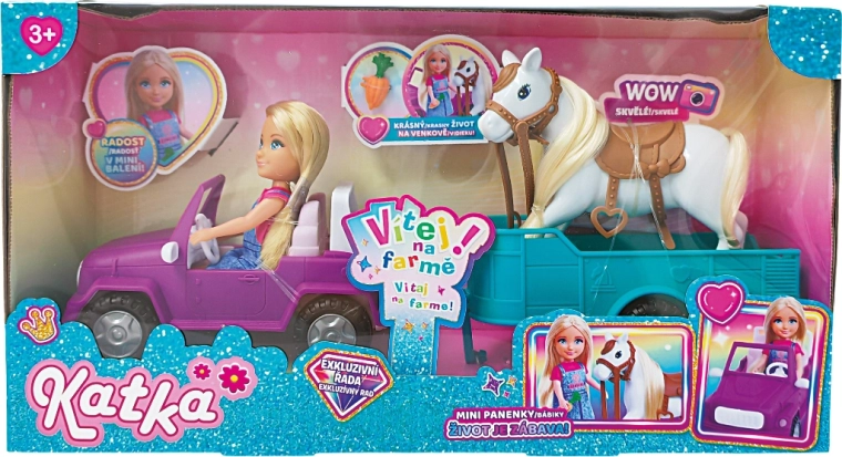 Bambola contadina con auto e rimorchio per cavalli