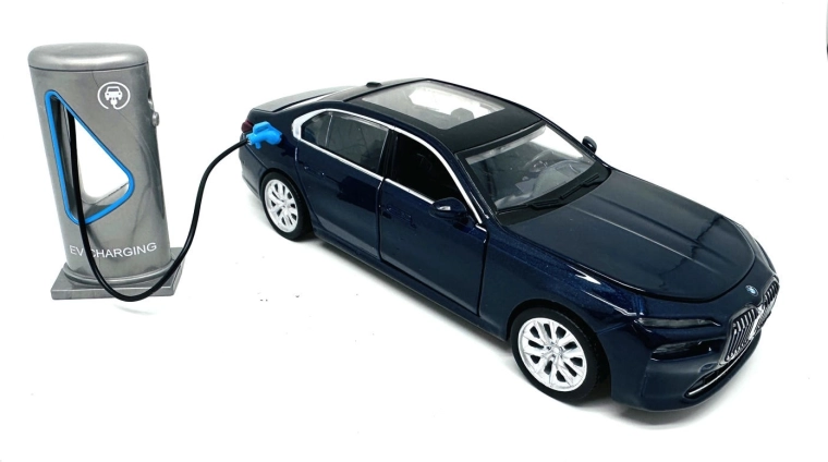 MSZ modello auto BMW i7 1/32 con luci e suoni - 1 pezzo