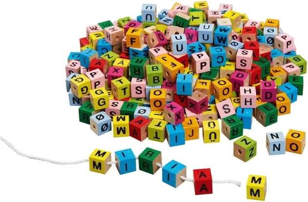 Lettere colorate da infilare