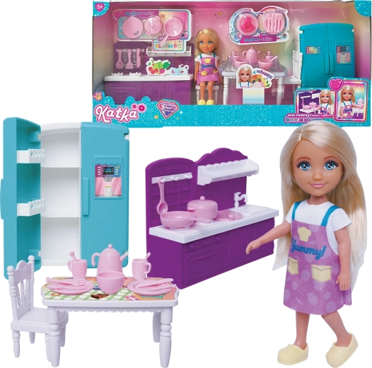 Bambola Katka con set da cucina