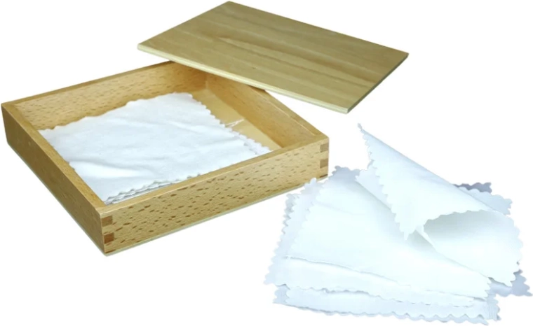 Scatola Montessori Moyo con tessuti