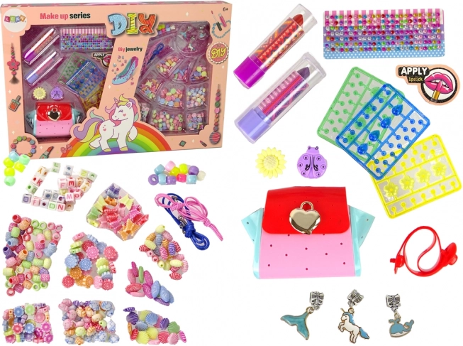 Set colorato per trucco e gioielli