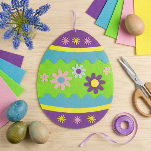 Decorazione pasquale da appendere in feltro a forma di uovo 38 × 28 cm - 1 pezzo