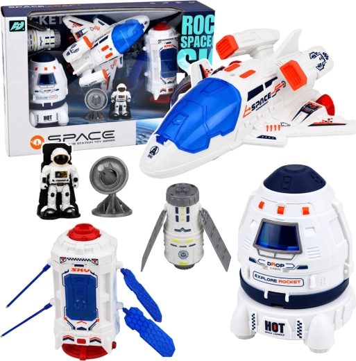 Set spaziale con shuttle, satellite, capsula, antenna di comunicazione e astronauta