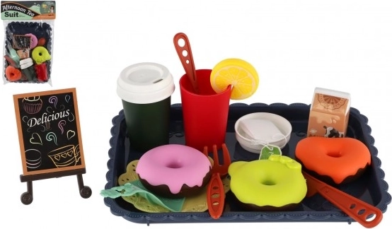 set da tè e cucina per bambini con alimenti su vassoio