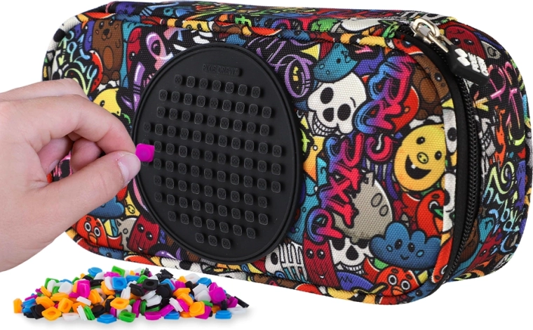 Astuccio ovale a due piani Pixie Crew per studenti graffiti con pannello a pixel