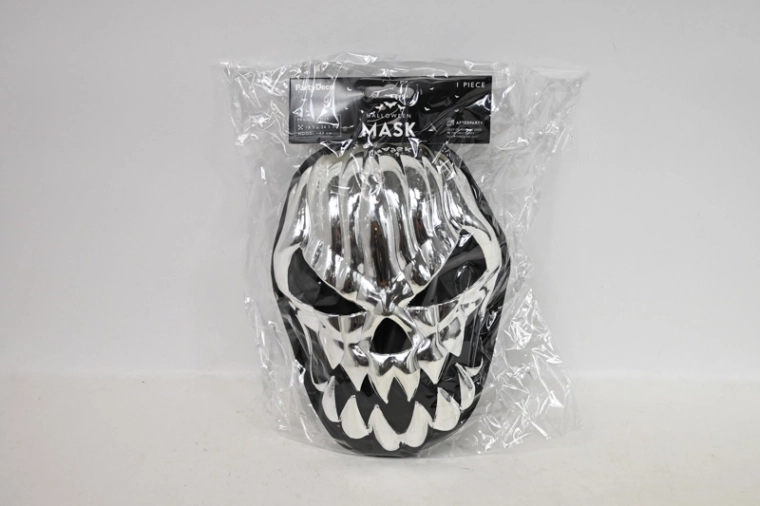 Maschera a teschio con effetto metallizzato argento-nero con cappuccio