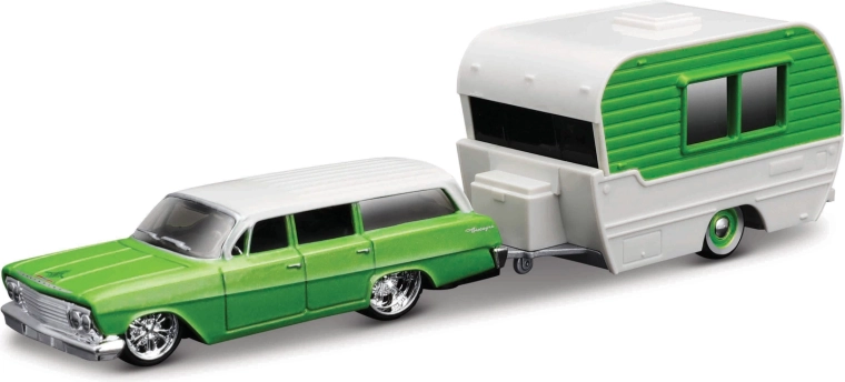 Maisto Chevrolet Biscayne wagon con roulotte 1:64