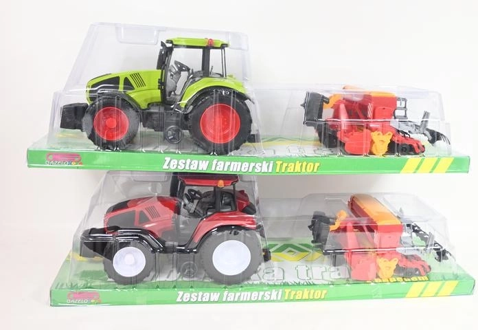 Trattore con attrezzo agricolo agganciabile