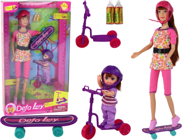 Set di bambole Defa Lucy con casco rosa, monopattino e skateboard