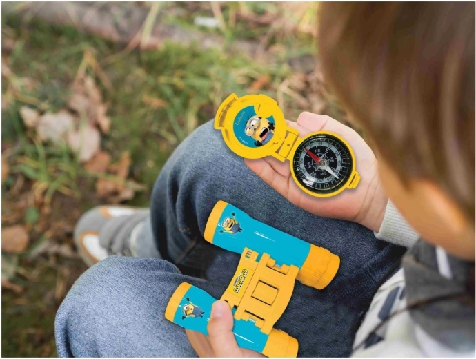 Esplorazione sul campo con binocolo e bussola da gioco
