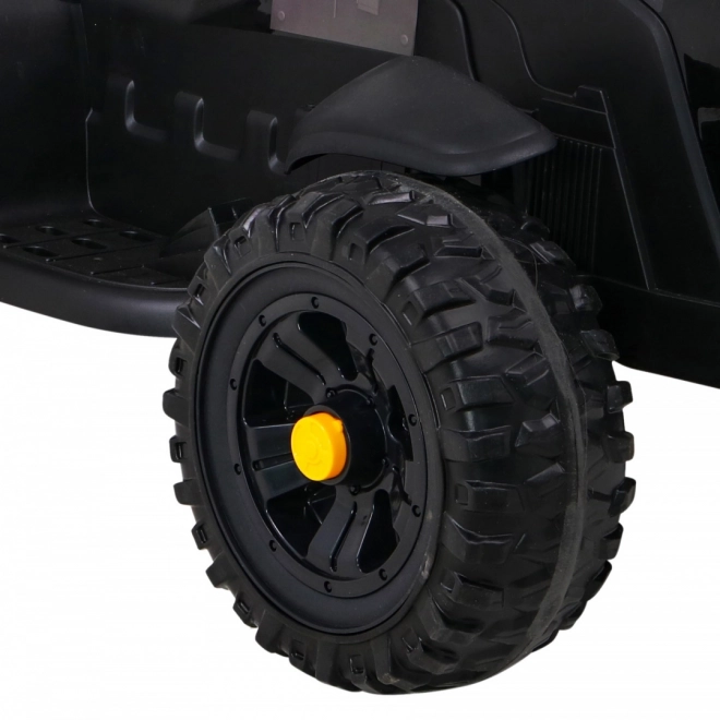Trattore di titanio con rimorchio nero