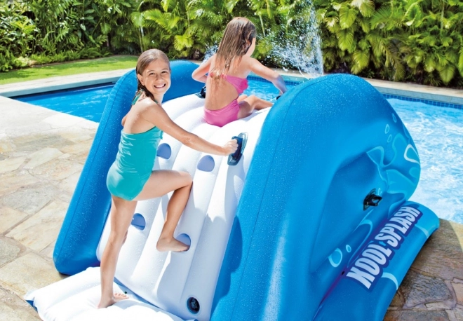 Scivolo gonfiabile per piscina con design a onde