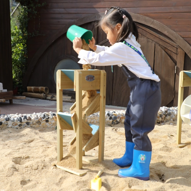 scivolo in legno per sabbia per bambini