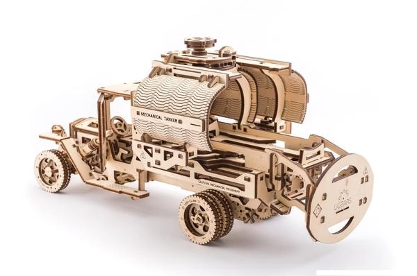 Modello meccanico camion cisterna UGEARS 3D