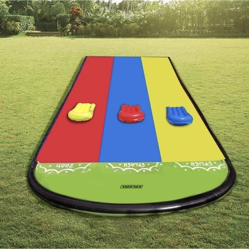 Scivolo d'acqua con fontana per bambini
