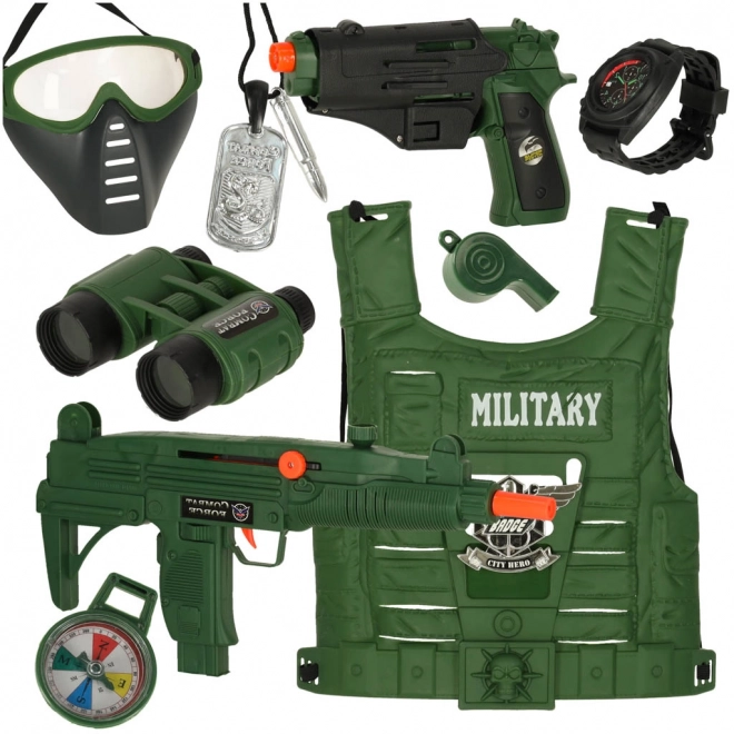 Set militare con giubbotto, fucile e binocolo