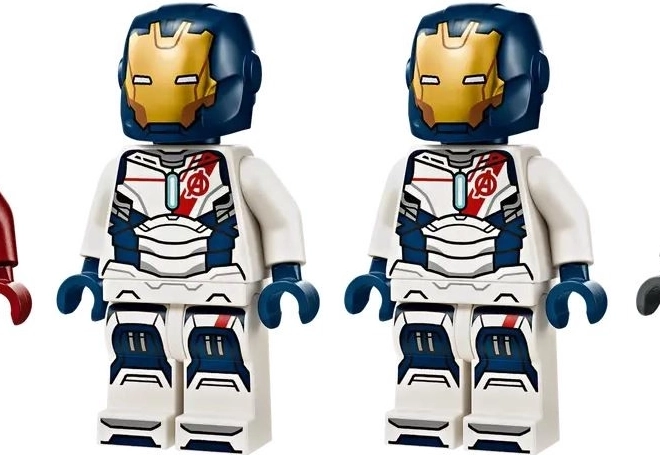 Iron Man e Iron Legion in combattimento
