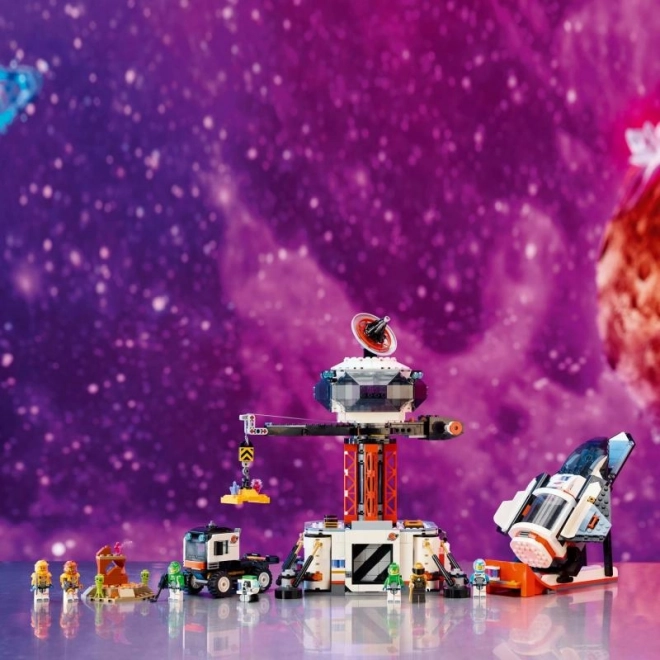 Stazione spaziale LEGO City e rampa di lancio razzo