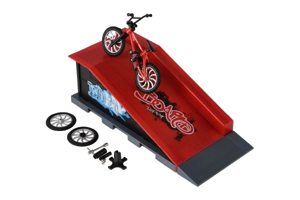 Pista da skate con bicicletta a dita e rampa con accessori