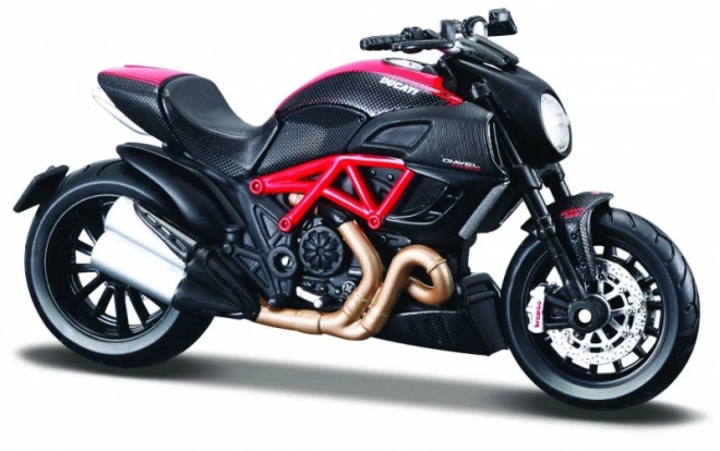 Modellino in metallo Ducati Diavel Carbon con base 1/18