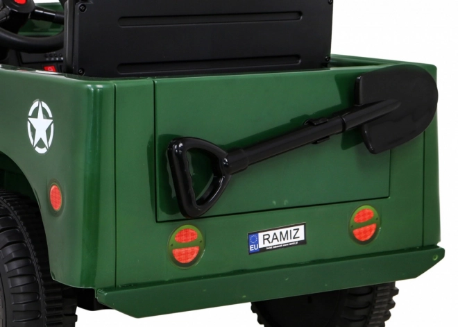 Auto militare retrò per bambini verde + trazione 4x4 + telecomando + 2 portabagagli + partenza lenta + MP3 LED