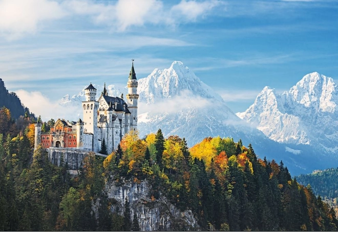 Motivo suggestivo delle Alpi bavaresi e del castello di Neuschwanstein