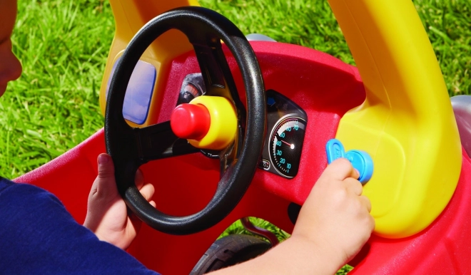 Auto a Pedali Cozy Coupe con Occhi Nuovi