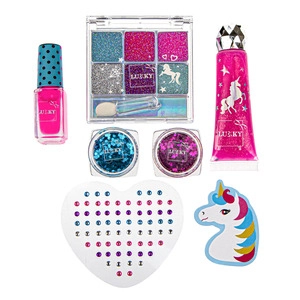 Tutto per un look scintillante in un unico set