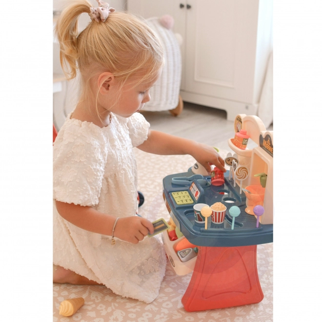 Supermercato con carrello della spesa per bambini