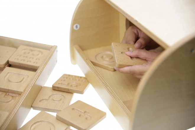 Gioco Sensoriale in Legno Masterkidz Riconosci Lettere, Numeri e Forme