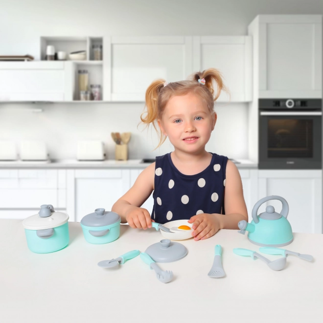 Set da cucina con stoviglie