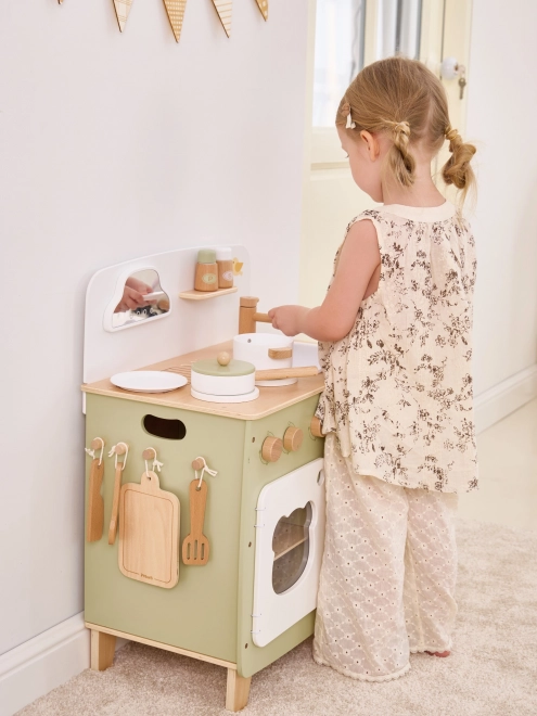 Cucina in legno con accessori