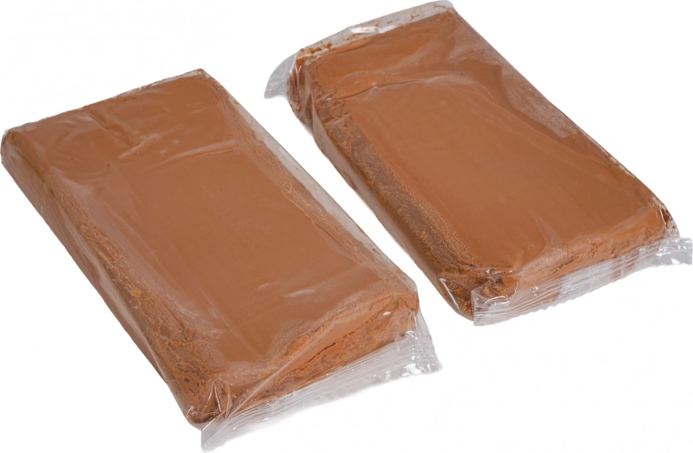 Due confezioni di argilla pronte per la modellazione