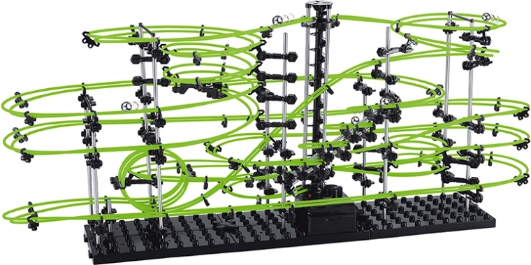 L’ascensore a spirale riporta le biglie alla partenza