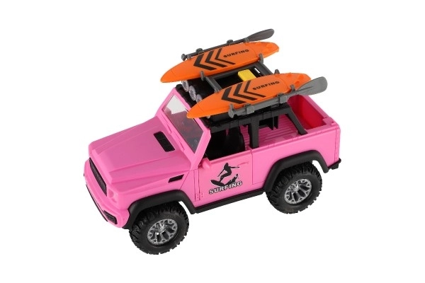 Auto fuoristrada con surfs rosa