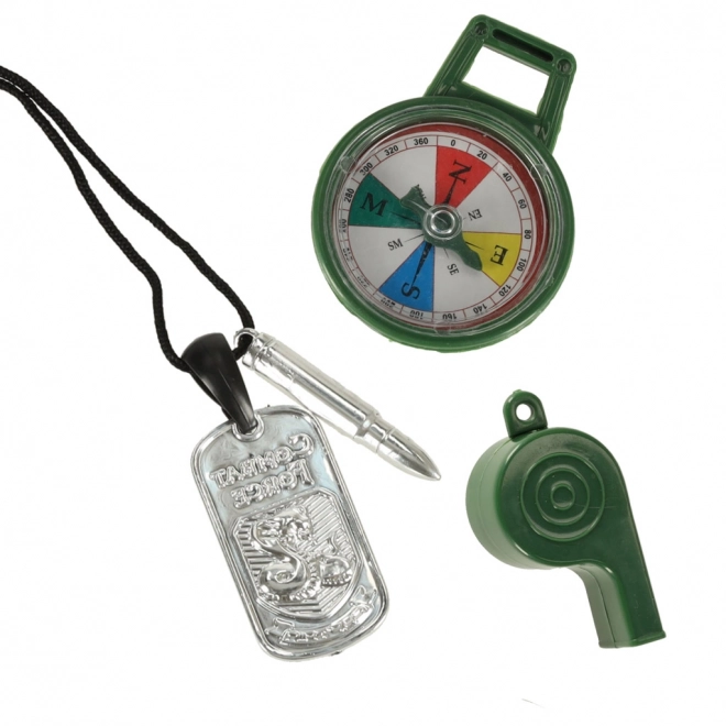 Set militare con giubbotto, fucile e binocolo