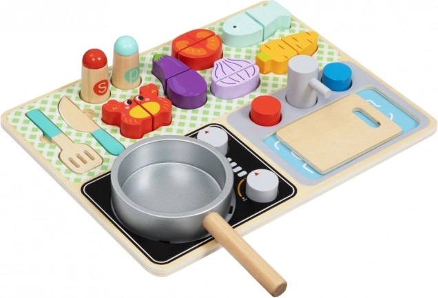 Cucina in legno con accessori per il piccolo chef