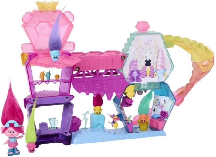 Avventura su due piani con palco e scivolo