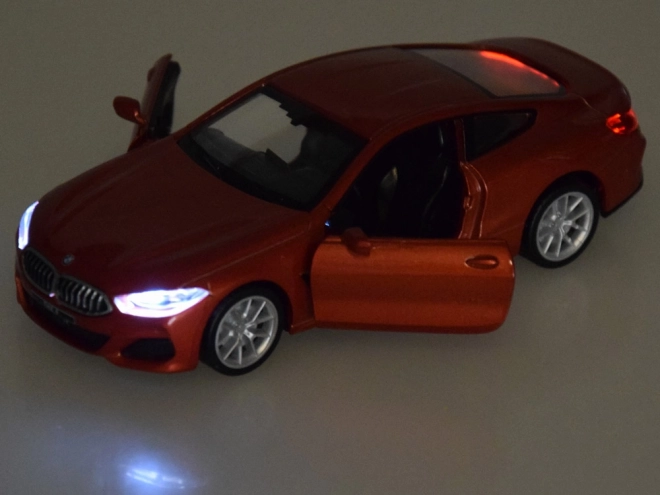 Modello Auto Metallica 1:35 BMW M850i Coupé con Luci e Suoni