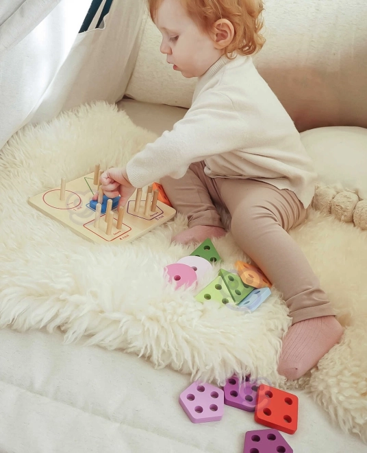 Puzzle di legno con forme geometriche