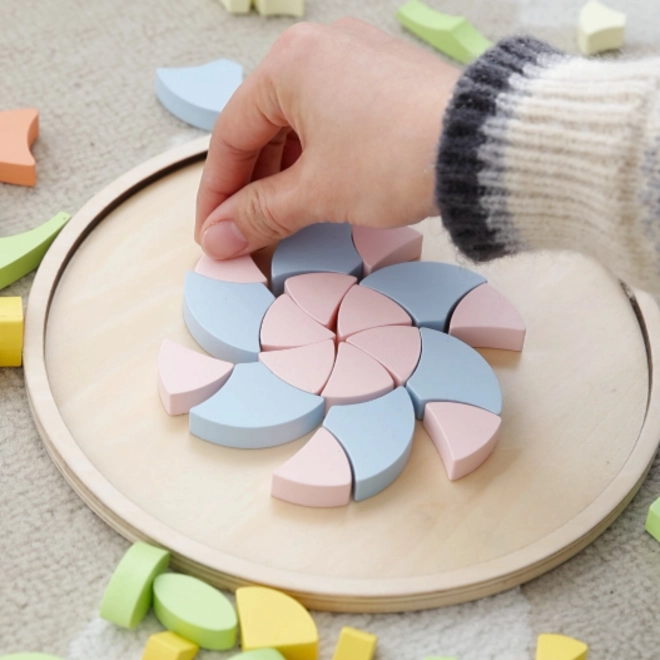 Mandala pastello Montessori mosaico di fiori