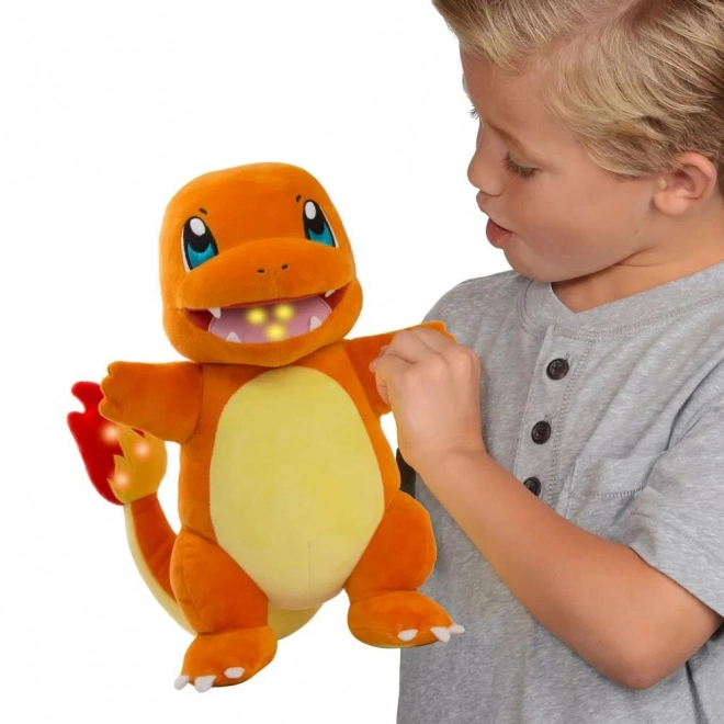 Charmander interattivo di peluche con fiamme