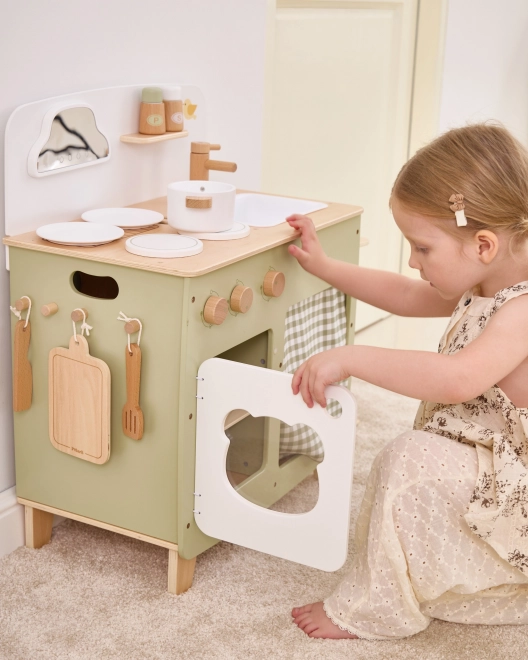 Cucina in legno con accessori
