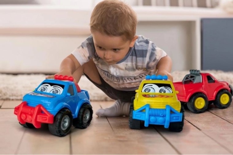 Macchinine grandi e sicure per le piccole mani